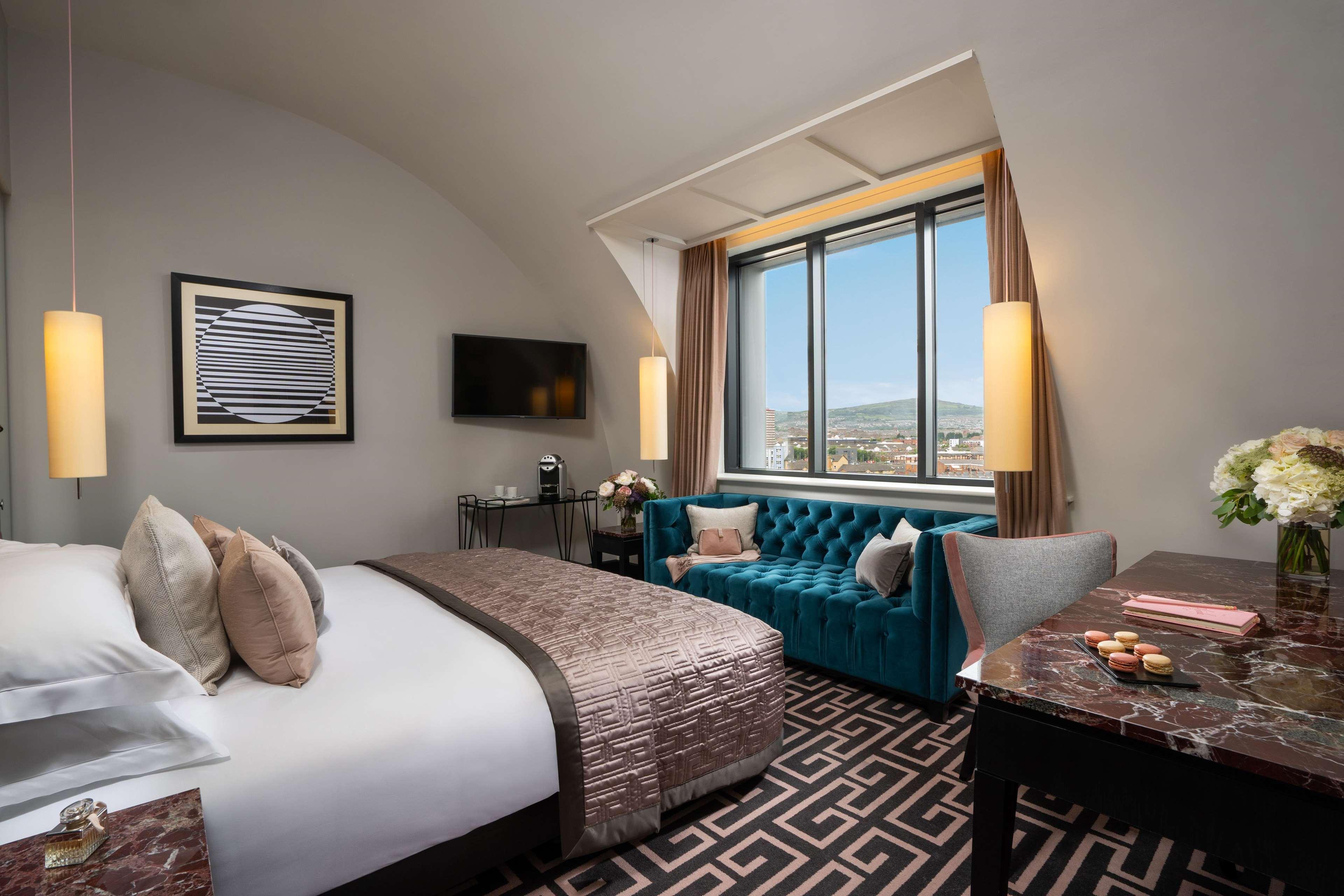 The Fitzwilliam Hotel Белфаст Екстер'єр фото A suite at the hotel