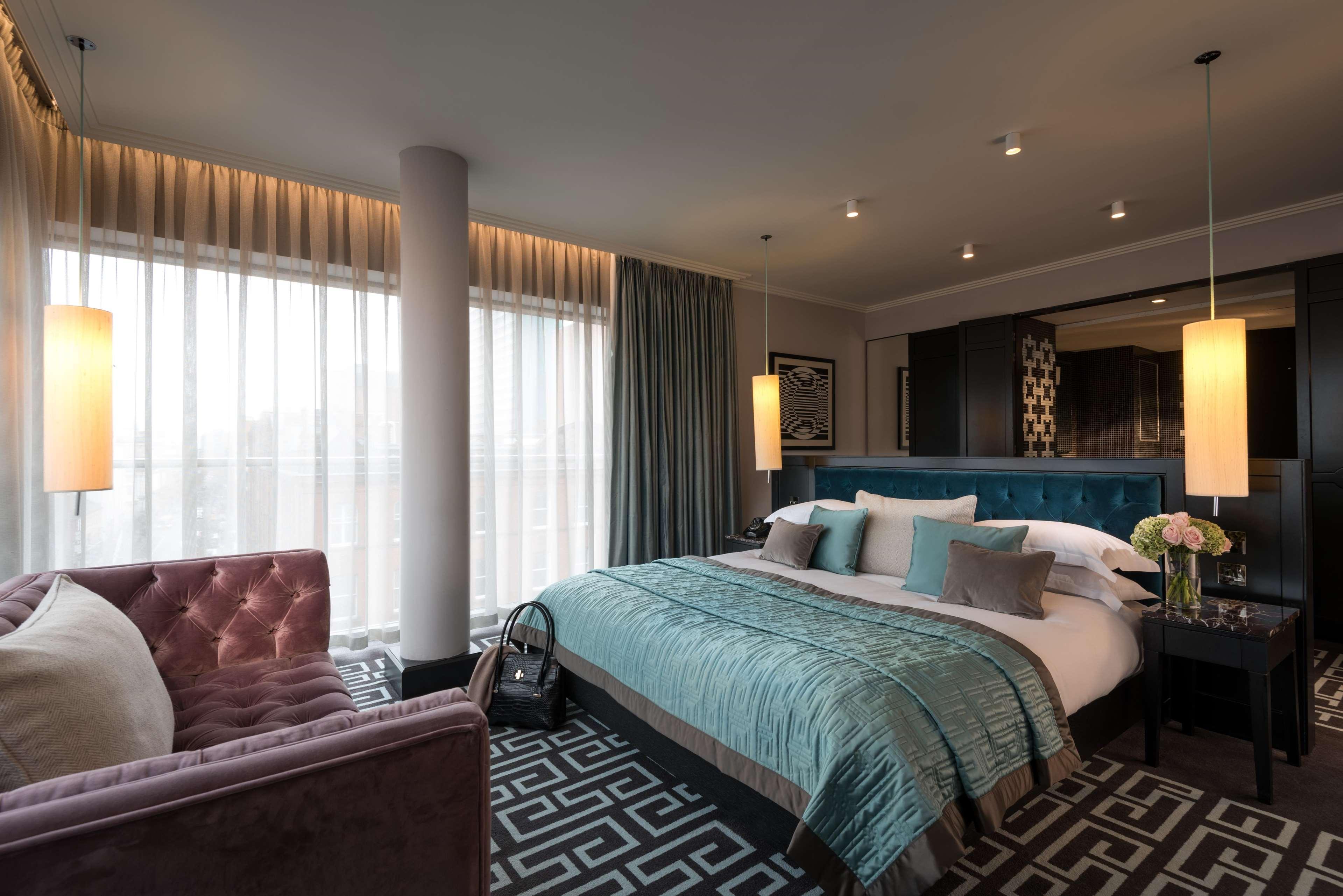 The Fitzwilliam Hotel Белфаст Екстер'єр фото A bedroom at the hotel