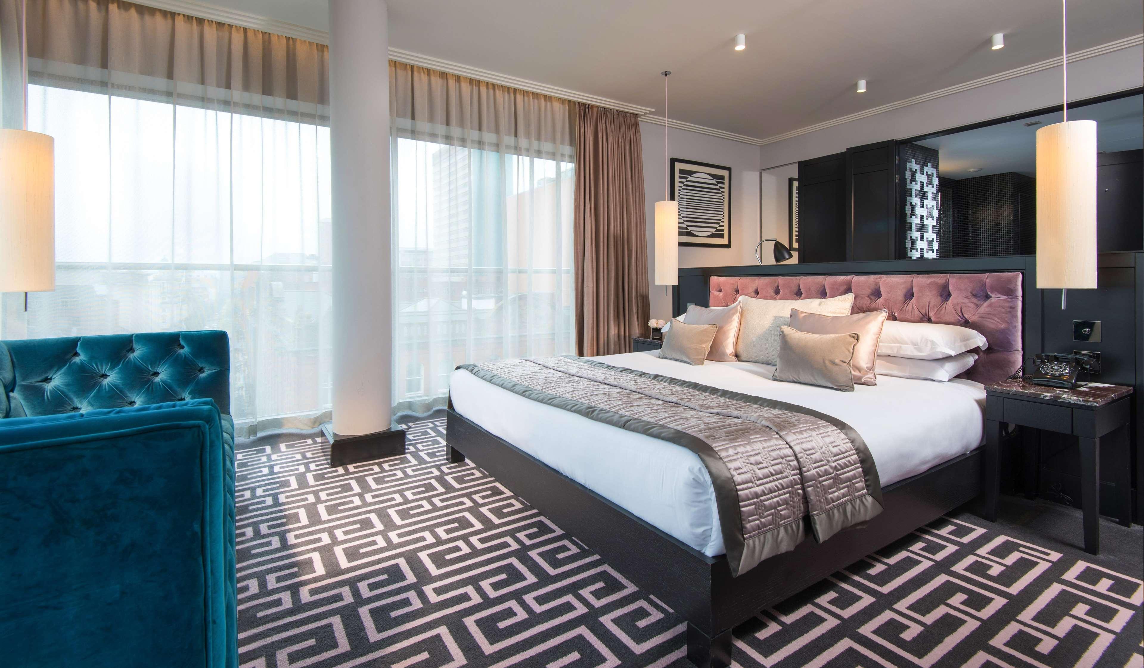 The Fitzwilliam Hotel Белфаст Екстер'єр фото A bedroom at the hotel